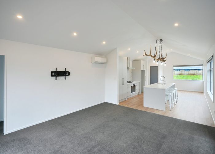  at 11 Oakleigh Street, Woodend, Woodend