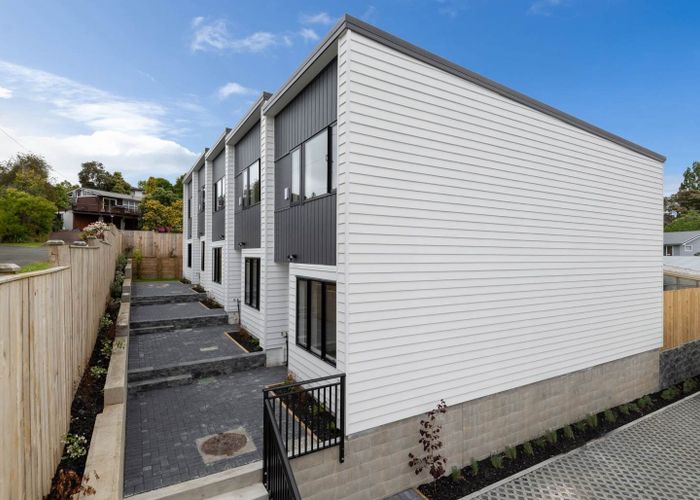  at 5/94 Godley Road, Green Bay, Waitakere City, Auckland