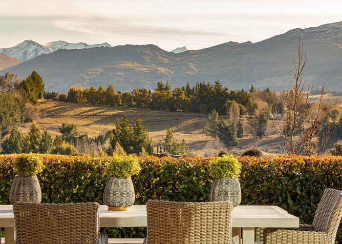  at 92 Threepwood Road, Lake Hayes Estate, Queenstown-Lakes, Otago