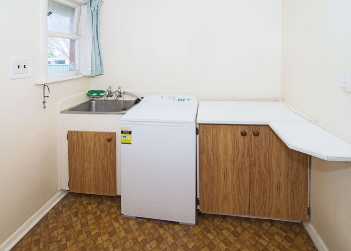  at 248 High Street North, Carterton