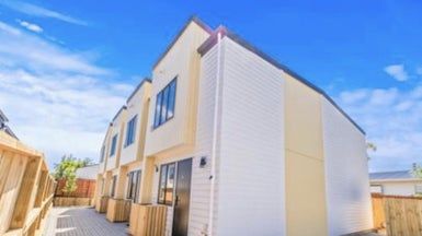  at 5/15 Normandy Place, Henderson, Auckland