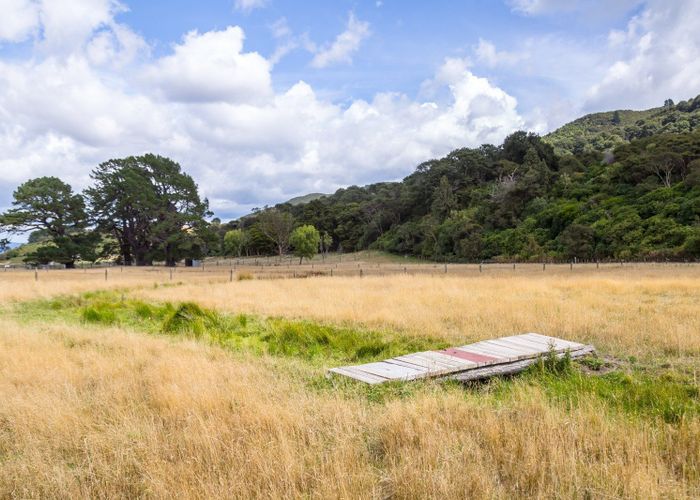  at 82 Western Lake Road, Western Lake, Featherston