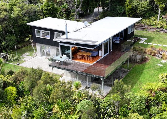  at 296 Piha Road, Piha, Waitakere City, Auckland