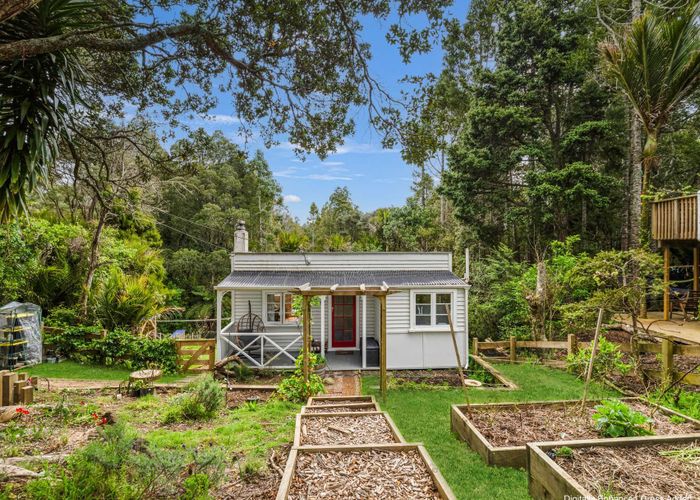  at 43 Kauri Point Road, Laingholm, Waitakere City, Auckland