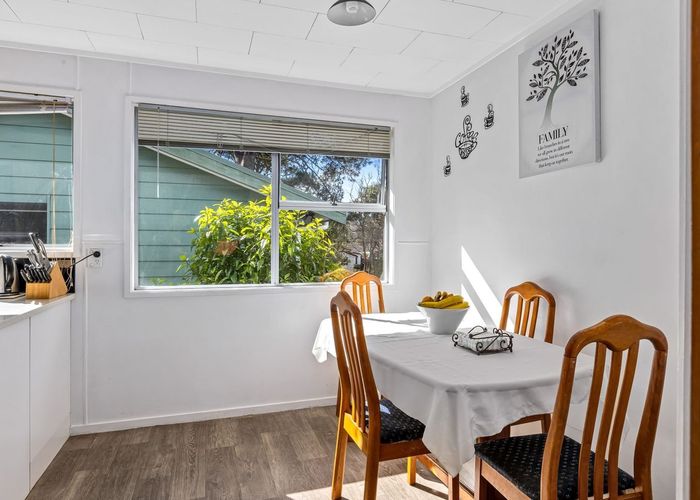  at 46 Easton Park Parade, Glenfield, Auckland