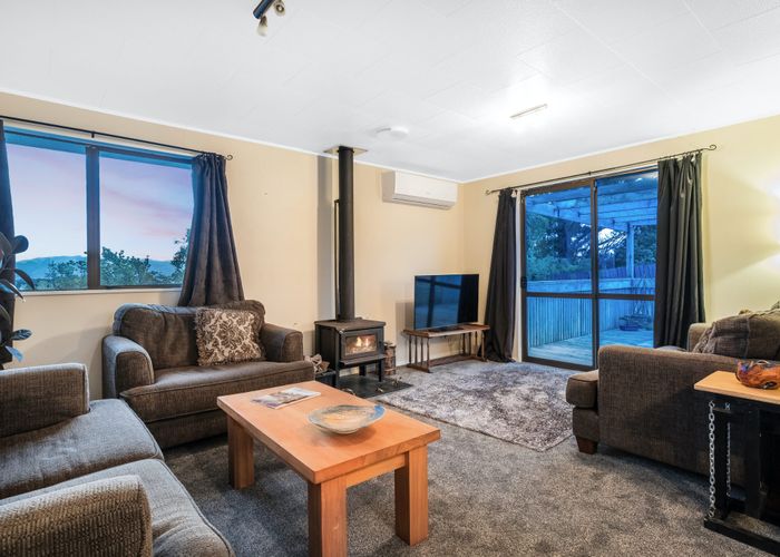  at 4 Gaff Place, Whitby, Porirua, Wellington