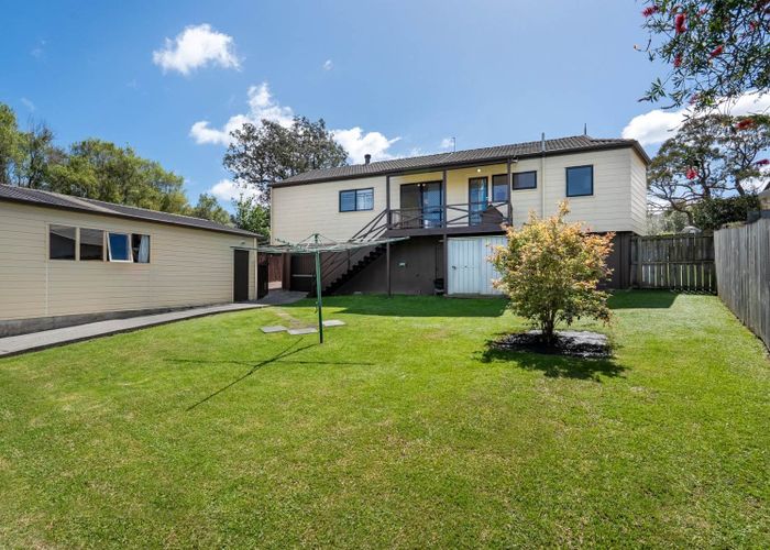  at 11 St Catherine Crescent, West Harbour, Waitakere City, Auckland