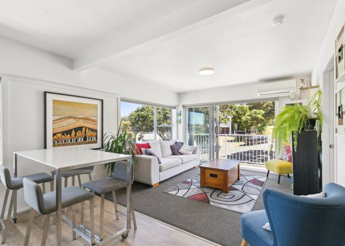  at 11/32 Akaroa Drive, Maupuia, Wellington