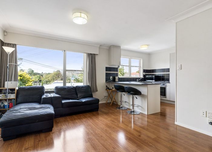  at 4/3 Rathlin Street, Blockhouse Bay, Auckland