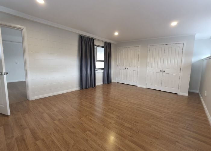  at 8 Widmore Drive, Massey, Auckland