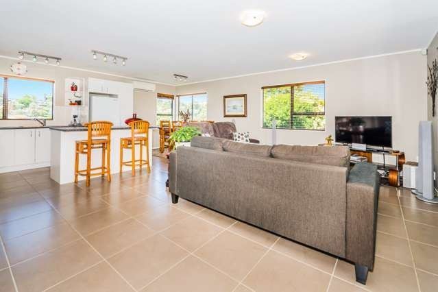  at 1/112 Oaktree Avenue, Browns Bay, North Shore City, Auckland