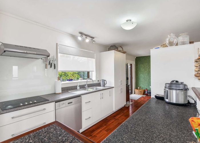 at 46 Edgewater Parade, Waiuku, Waiuku