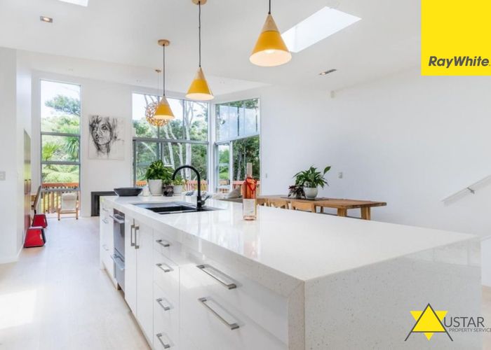  at 39 Warner Park Avenue, Laingholm, Auckland