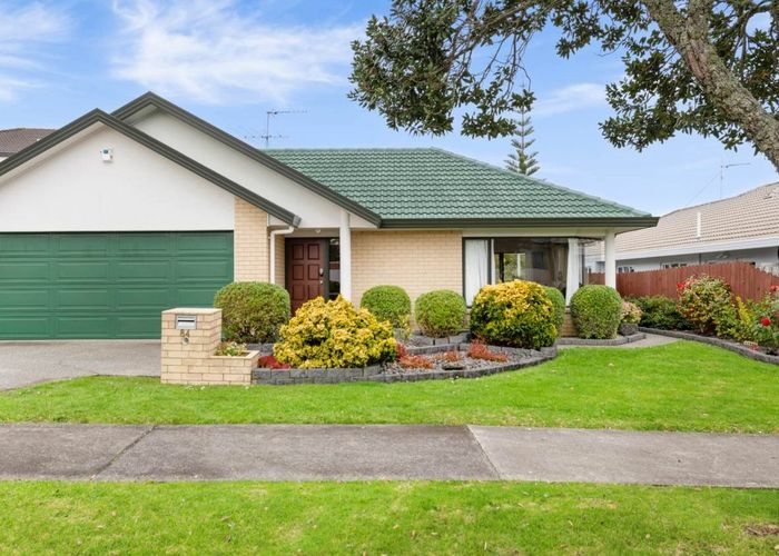  at 2/84 Westerham Drive, Dannemora, Auckland