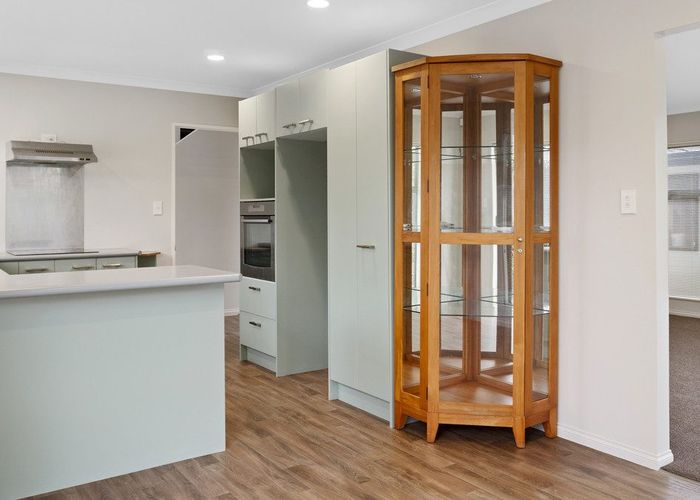  at 6 Chadlington Avenue, Henderson, Waitakere City, Auckland