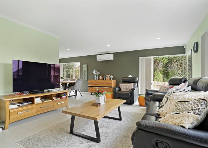  at 2/2 Uldale Place, Northpark, Auckland