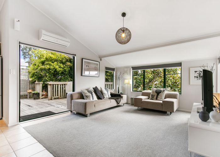  at 3/16 Woodside Avenue, Northcote, Auckland