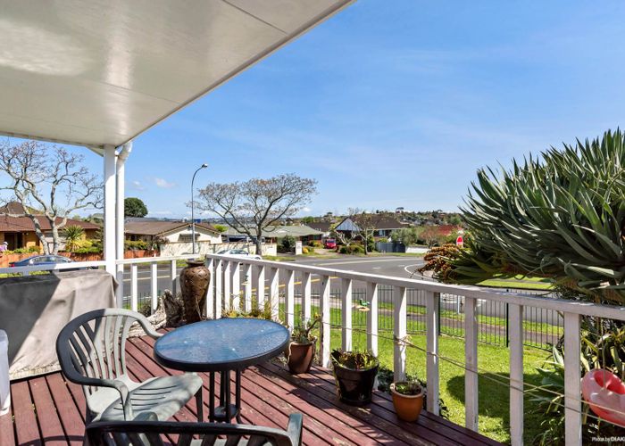  at 1/1 Raddock Place, Farm Cove, Auckland