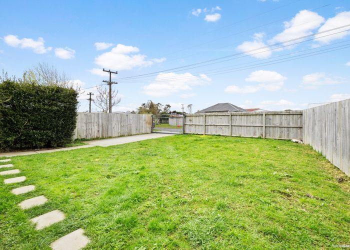  at 4 Daphne Street, Kelston, Auckland
