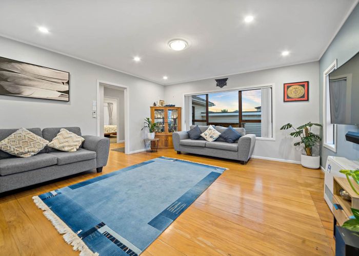  at 7 Netherlands Avenue, Kelston, Auckland