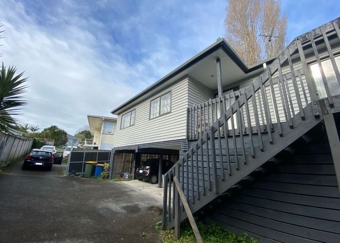 at 2/123 Bruce Road, Glenfield, Auckland