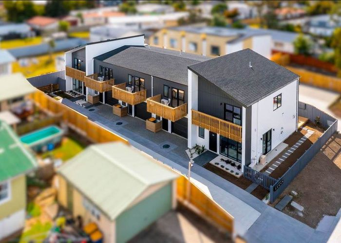  at 3/13 Normandy Place, Henderson, Waitakere City, Auckland