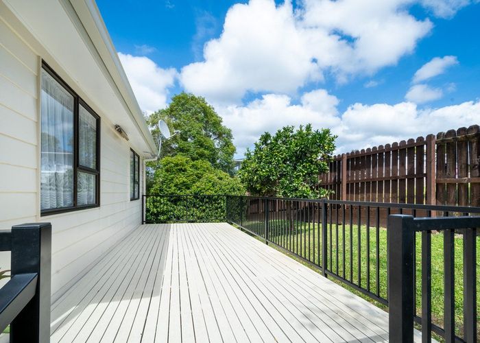  at 2/30 Chislehurst Street, Henderson, Waitakere City, Auckland