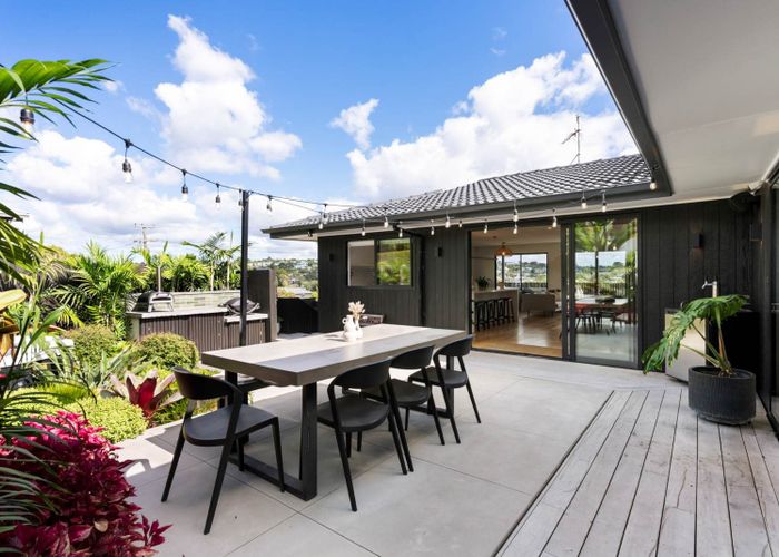  at 2/8 Newhaven Terrace, Mairangi Bay, Auckland