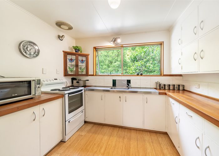  at 124 Pinehaven Road, Pinehaven, Upper Hutt