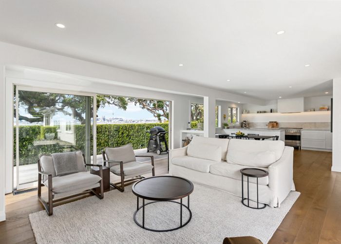  at 21 Heath Avenue, Northcote, North Shore City, Auckland