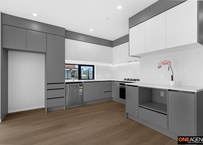  at 18 Waimarie Drive, Drury, Papakura, Auckland