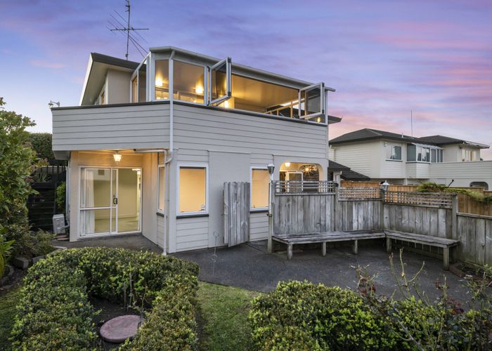  at 2/24 Cherub Place, West Harbour, Waitakere City, Auckland