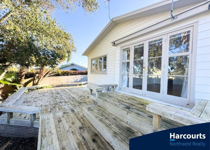  at 1a Truscott Place, West Harbour, Waitakere City, Auckland