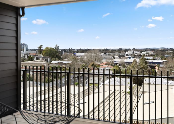 at 5/12 Ruakiwi Road, Hamilton Lake, Hamilton, Waikato
