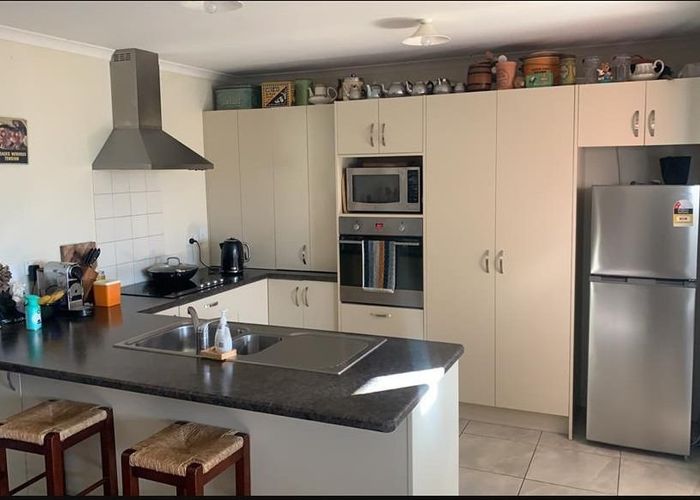  at 16 Highgrove Drive, Grandview Heights, Hamilton