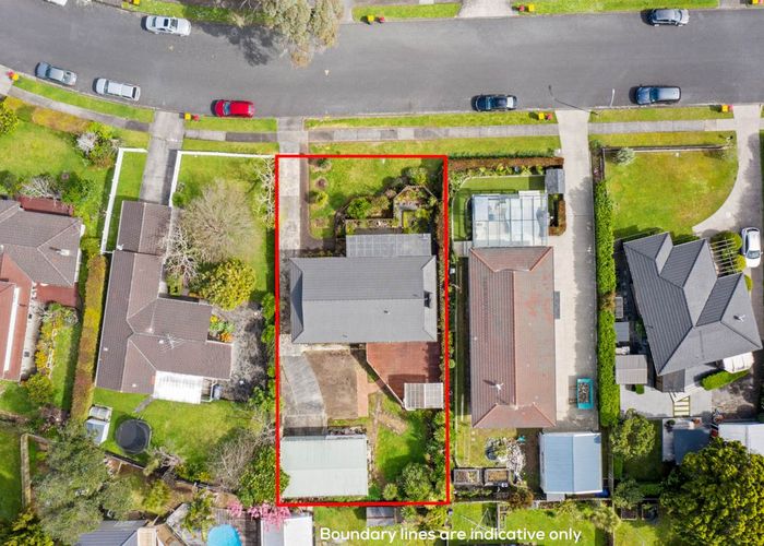  at 16 Booralee Avenue, Botany Downs, Auckland