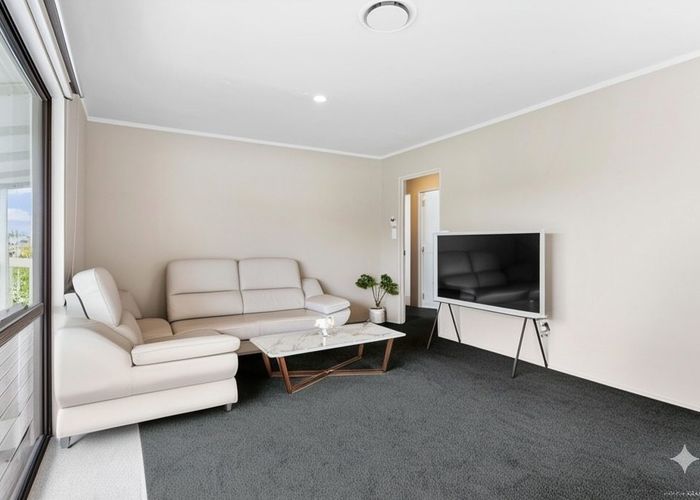  at 2/16 Normanton Street, Glenfield, North Shore City, Auckland