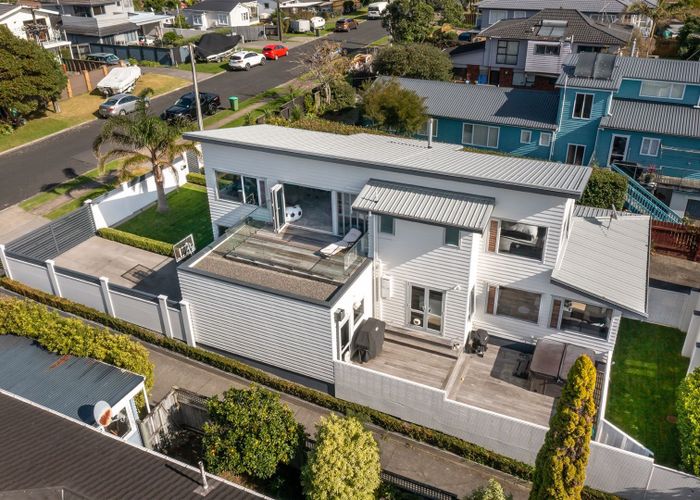  at 1/18 Ridge Road, Waiake, Auckland