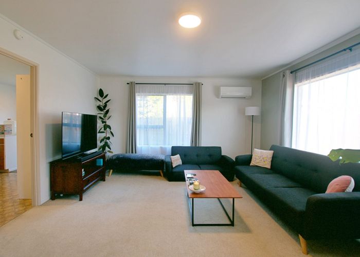  at 2/13 Frank Evans Place, Henderson, Waitakere City, Auckland