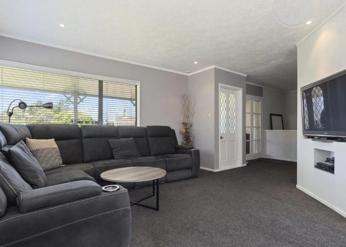  at Cyclarama Crescent, Massey, Waitakere City, Auckland