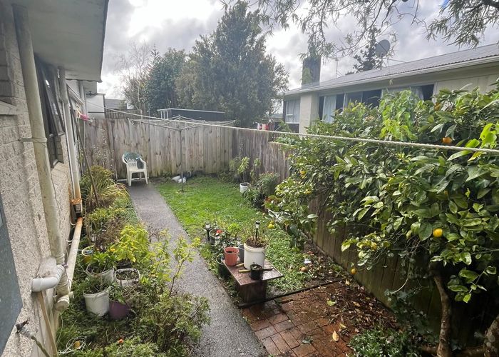  at 8A Glencourt Place, Glenfield, North Shore City, Auckland