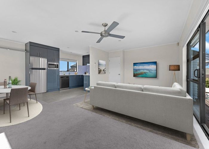  at 3/121 Ridge Road, Howick, Auckland