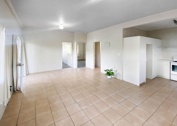  at 1/14 The Avenue, Albany, North Shore City, Auckland