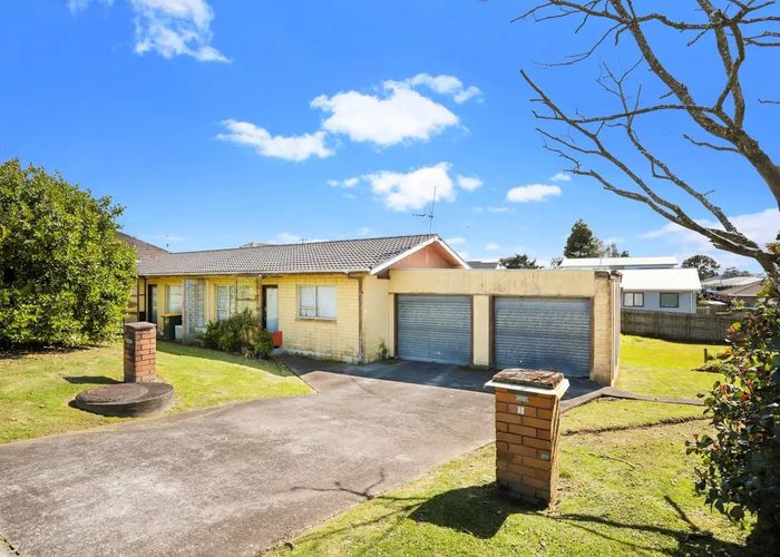  at 2 Paton Avenue, Te Atatu South, Auckland