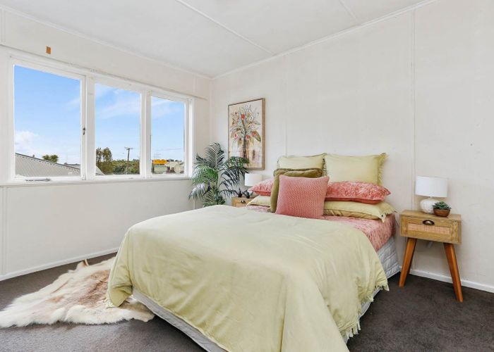  at 33 Ulster Road, Blockhouse Bay, Auckland