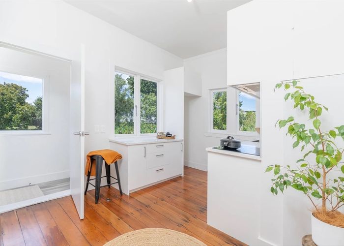  at 3 Queen Mary Avenue, New Lynn, Waitakere City, Auckland