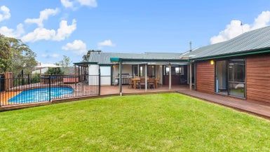 at 10 Laingfield Terrace, Laingholm, Auckland