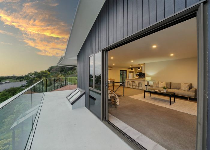  at 122 McCormacks Bay Road, Redcliffs, Christchurch City, Canterbury