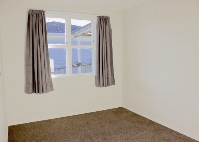  at 16 Tonkin Drive, Sunnynook, North Shore City, Auckland