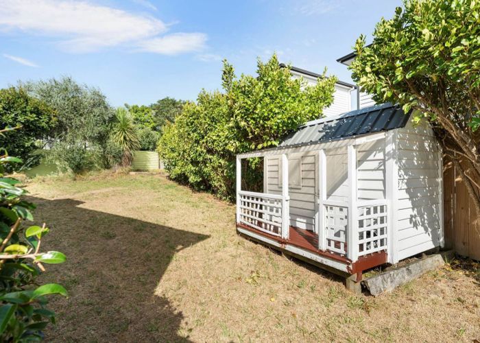  at 2/18 Kenmure Avenue, Forrest Hill, North Shore City, Auckland